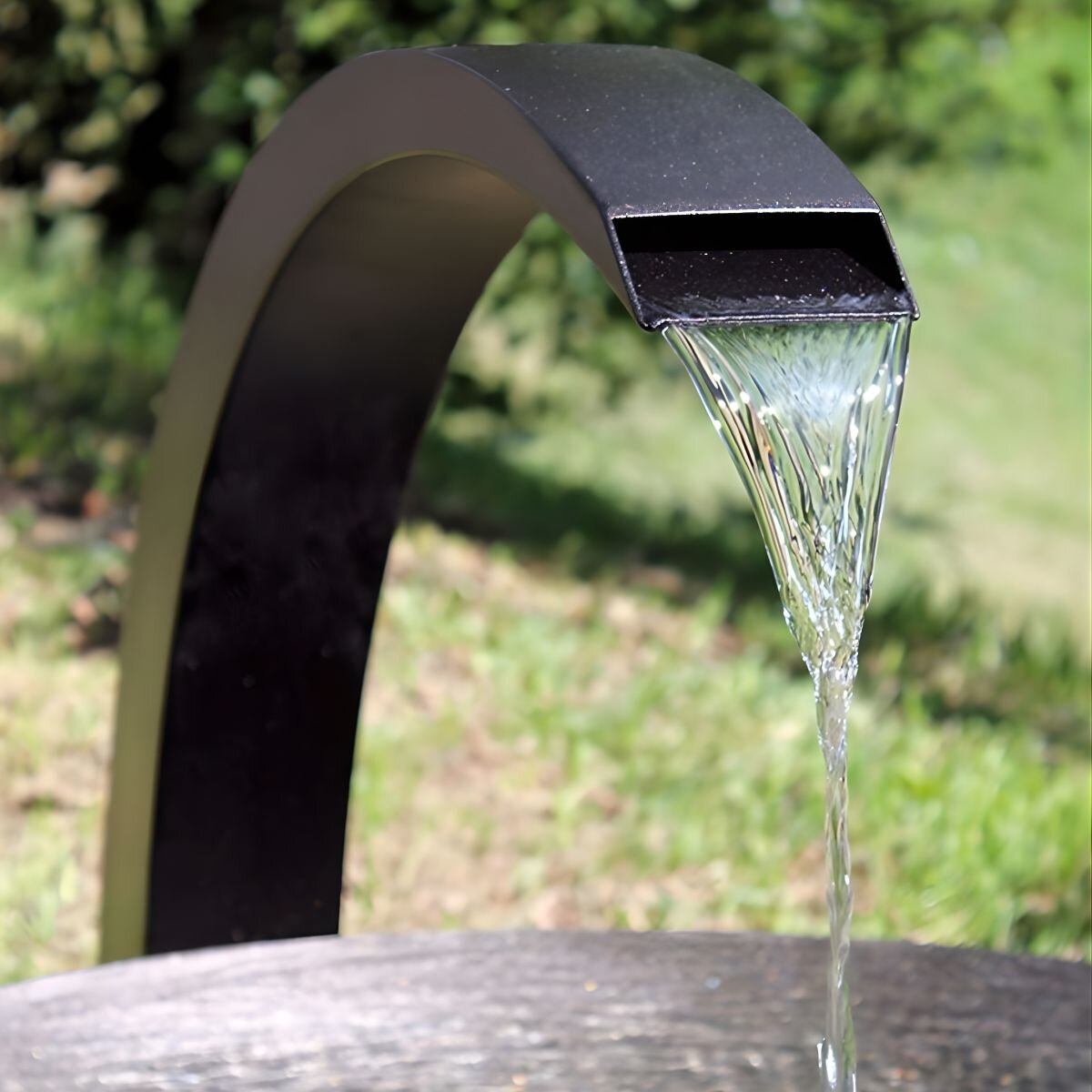 fontana-da-giardino-aquaelement-con-ingresso-dacqua