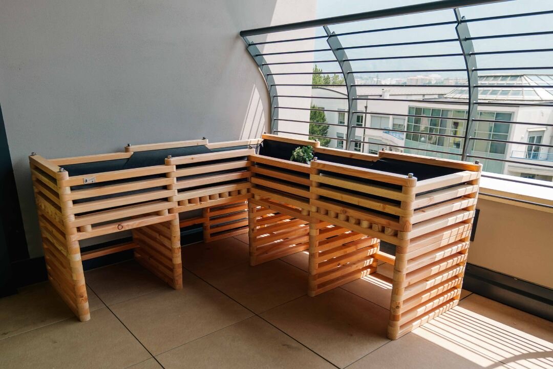 Orto rialzato da balcone in legno di larice